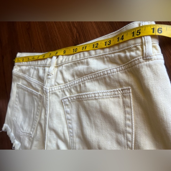 Free People We The Free Pale Yellow Distressed Cutoff Denim Shorts Size 29 - Picture 5 of 7